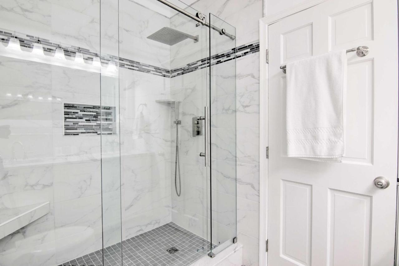 Ocean With Bay View And Walkable Location!