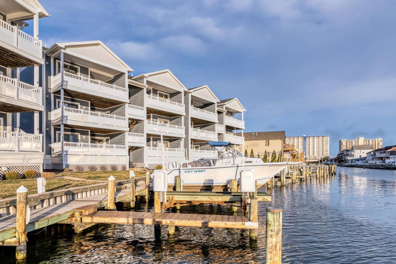 Harbour Club A-9 Apartment