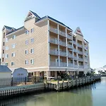 Pier Seventeen 302