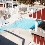 The Burgundy Inn Hotel And Apartments