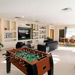 Gateway Hotel & Suites, Ascend Hotel Collection