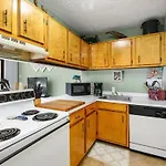 Steps To Beach Condo Free Parking Wifi, Balcony