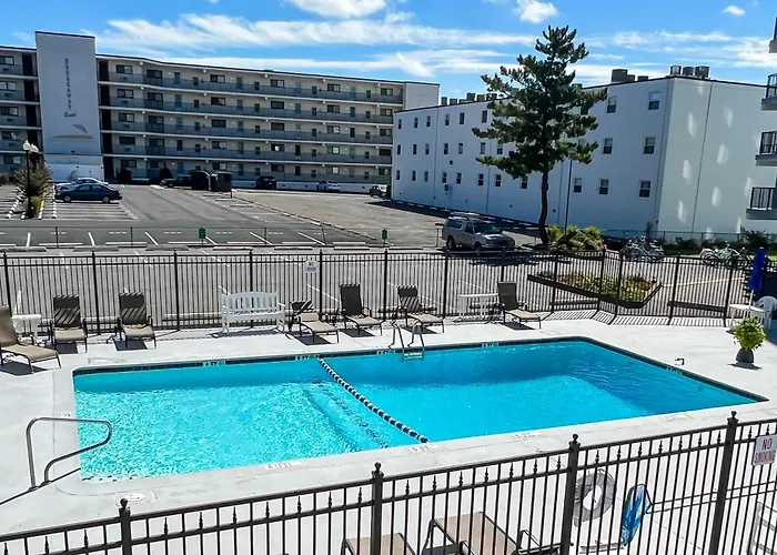 Bluewater East, Unit 201