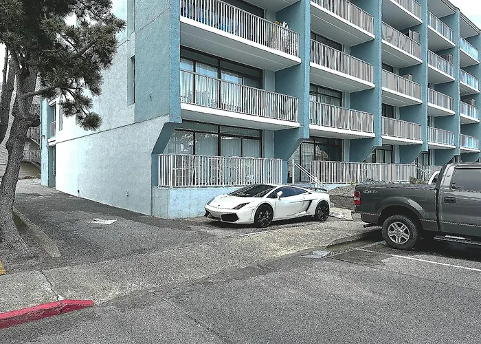 Steps To Beach Condo Free Parking Wifi, Balcony