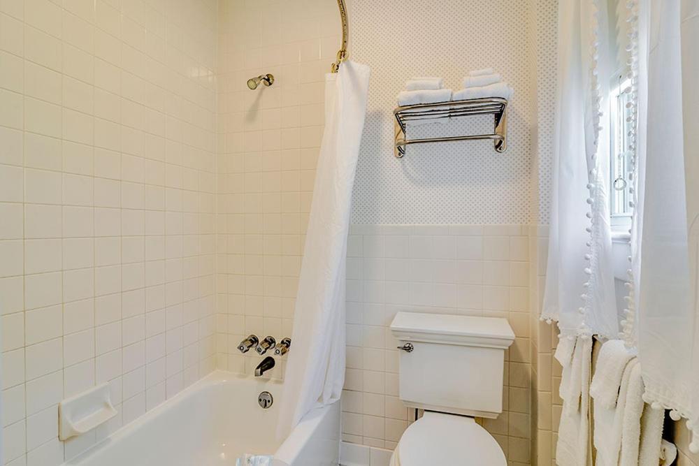 Atlantic Hotel, Inc Hotel *