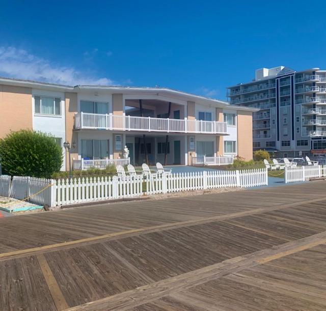 Beach Plaza