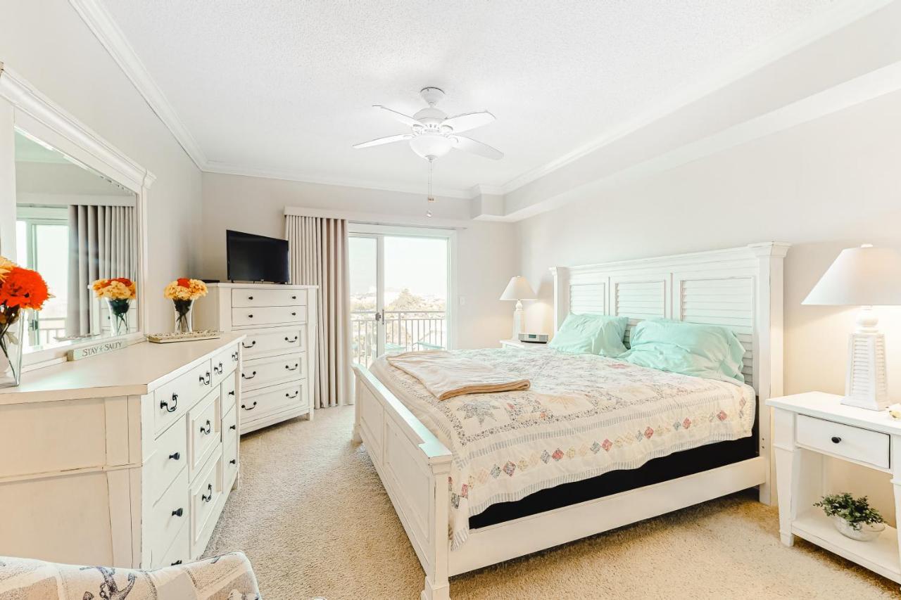 Pier Seventeen 302 Apartment
