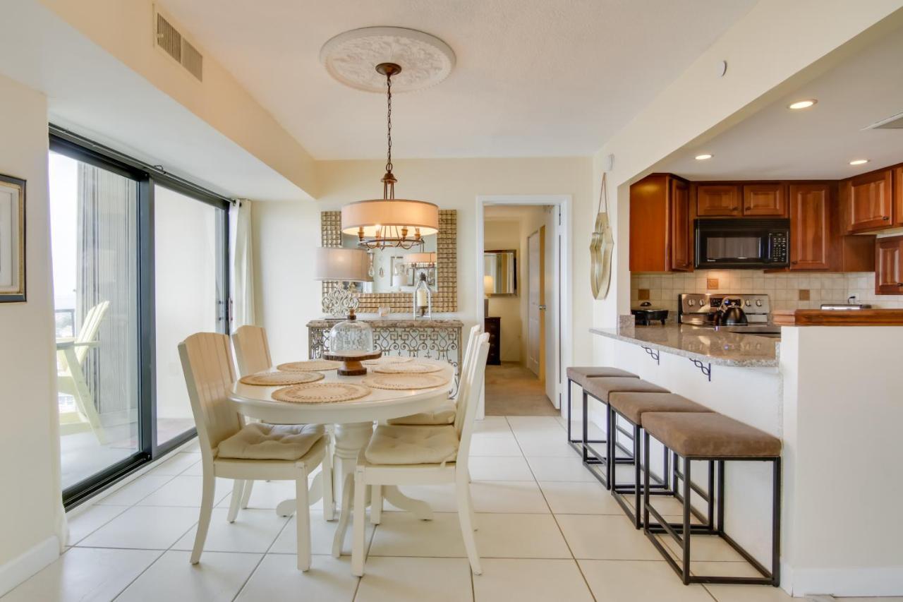 Beachfront With Pool And Views! Apartment