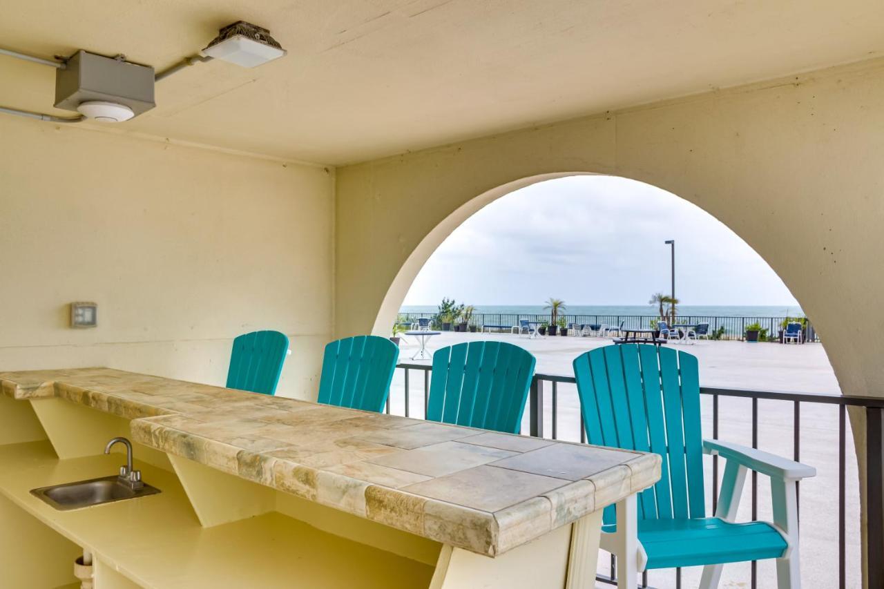 Apartment Beachfront With Pool And Views! *