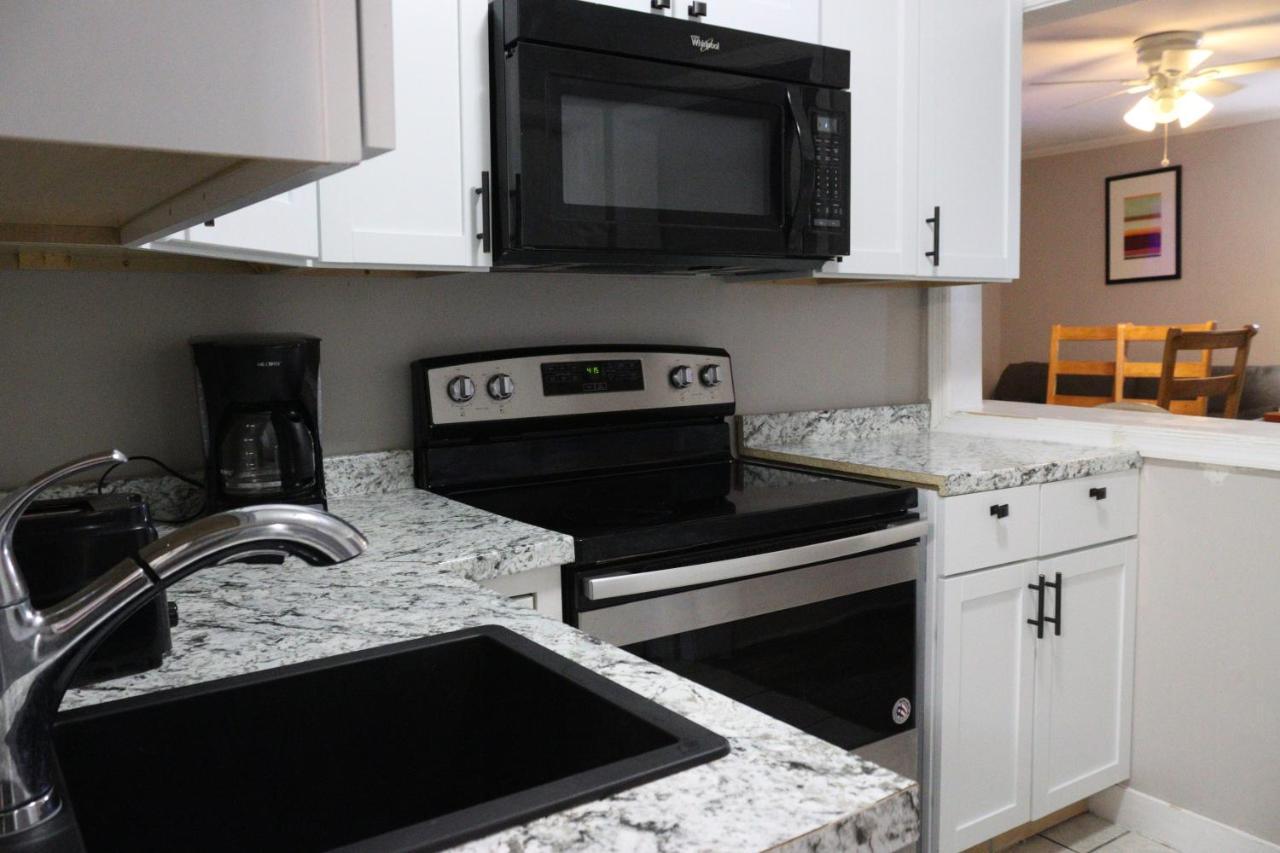 The Burgundy Inn Hotel And Apartments Motel 2*