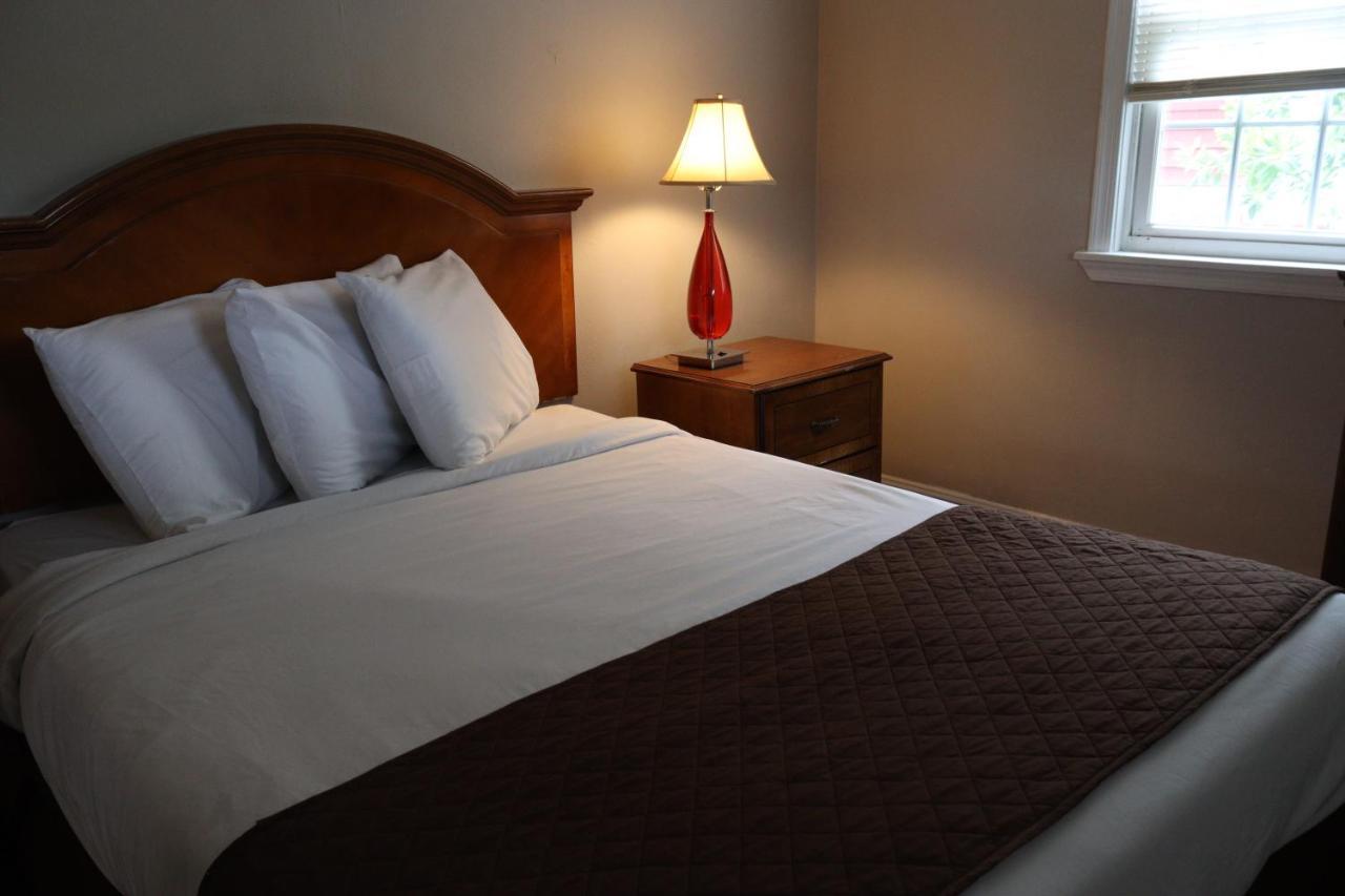The Burgundy Inn Hotel And Apartments Motel 2*