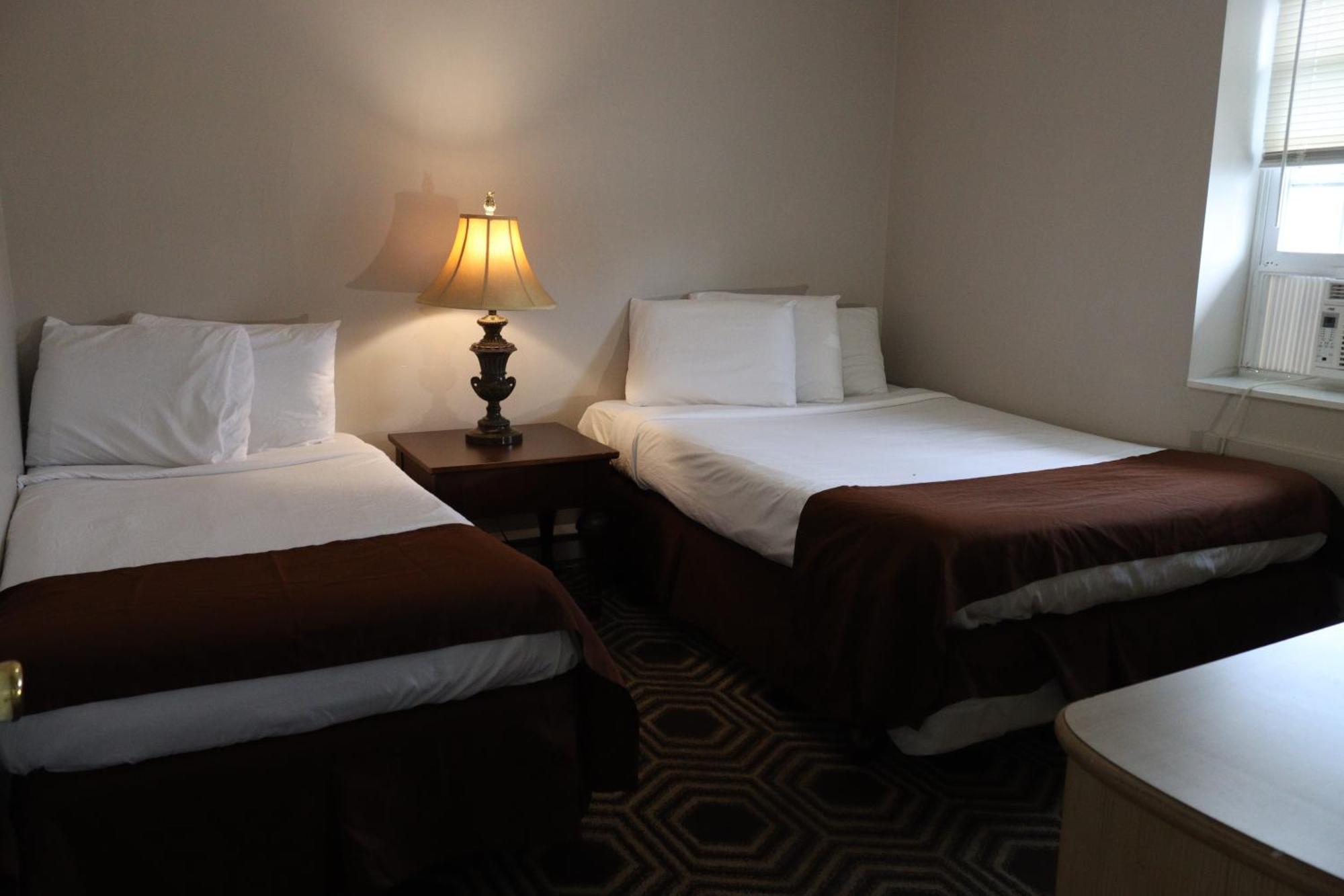 Motel The Burgundy Inn Hotel And Apartments 2*