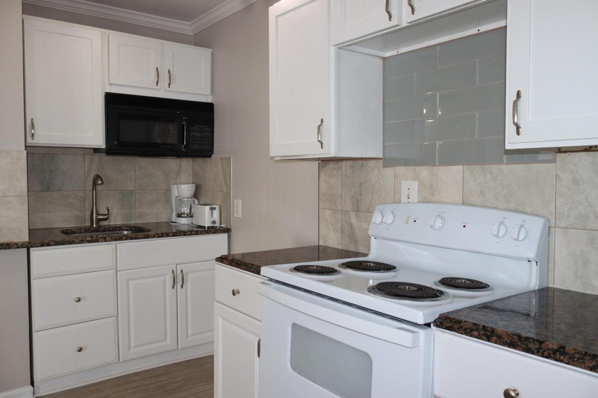 The Burgundy Inn Hotel And Apartments Motel 2*