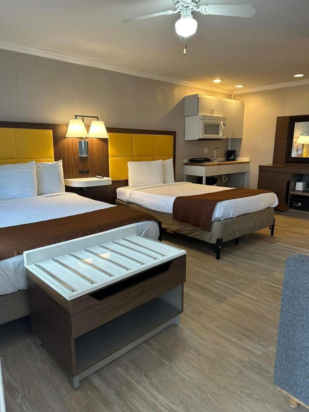 The Burgundy Inn Hotel And Apartments Motel 2*