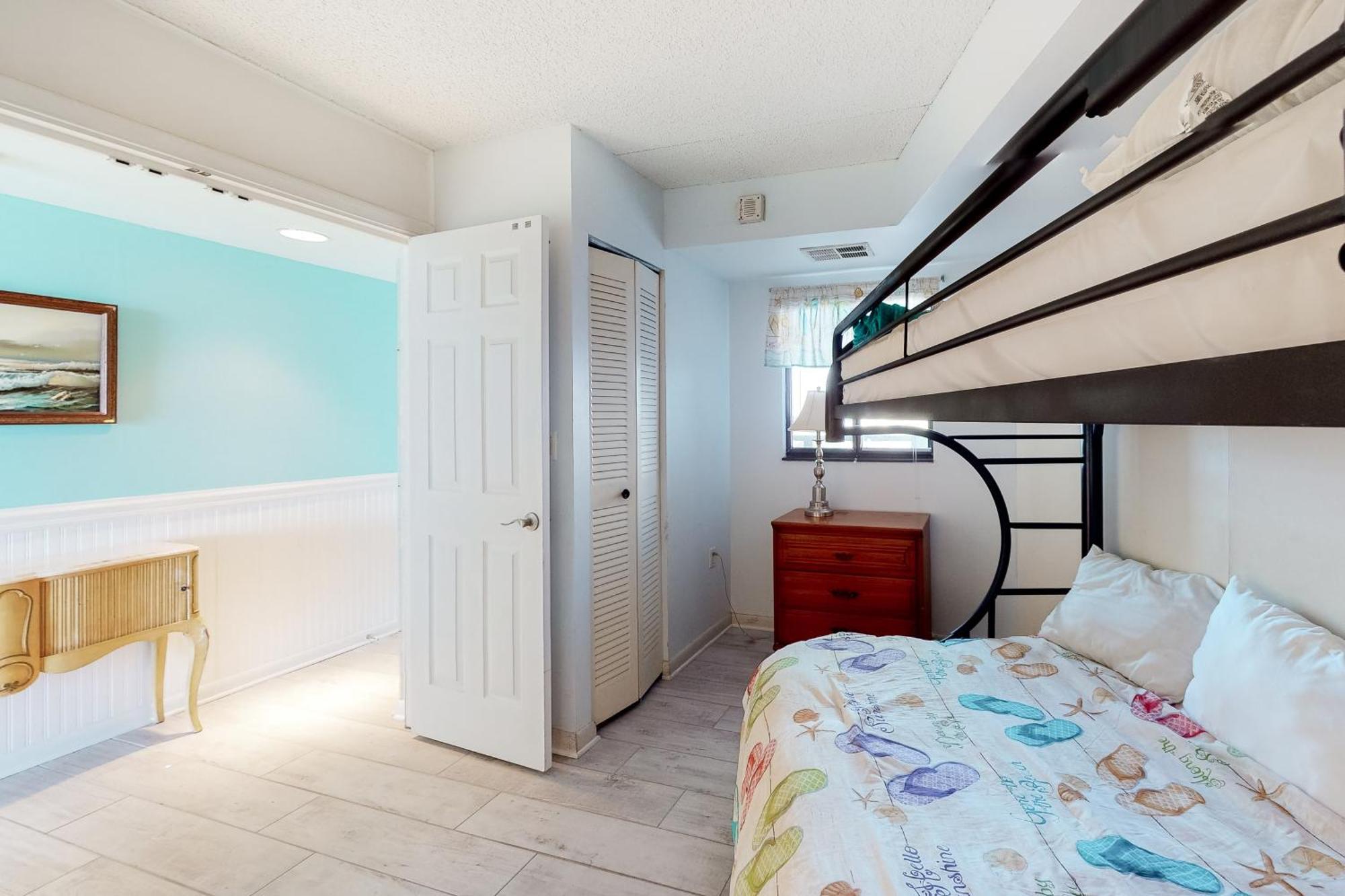 Golden Sands 516 Apartment
