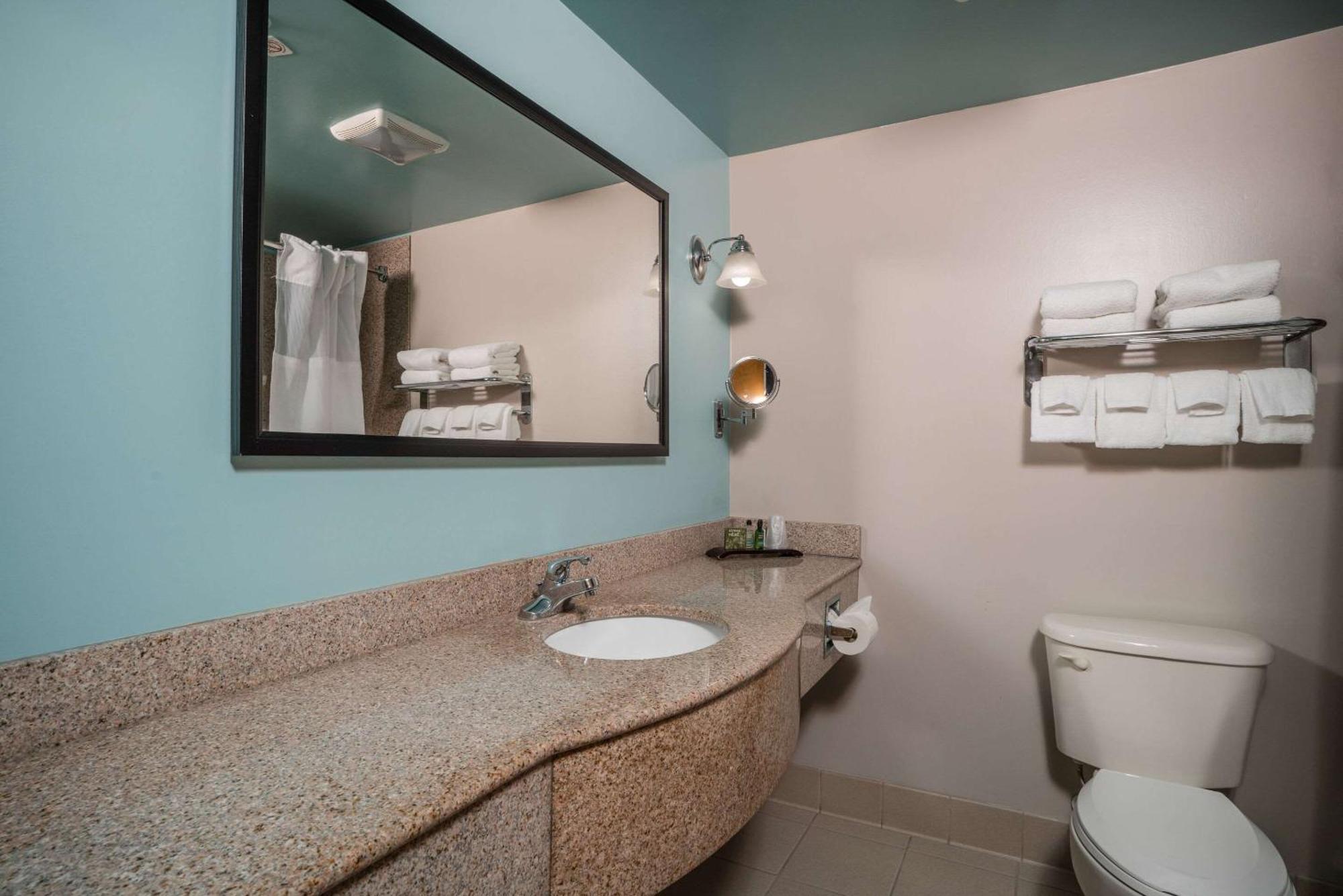 Gateway & Suites, Ascend Collection Hotel 2*