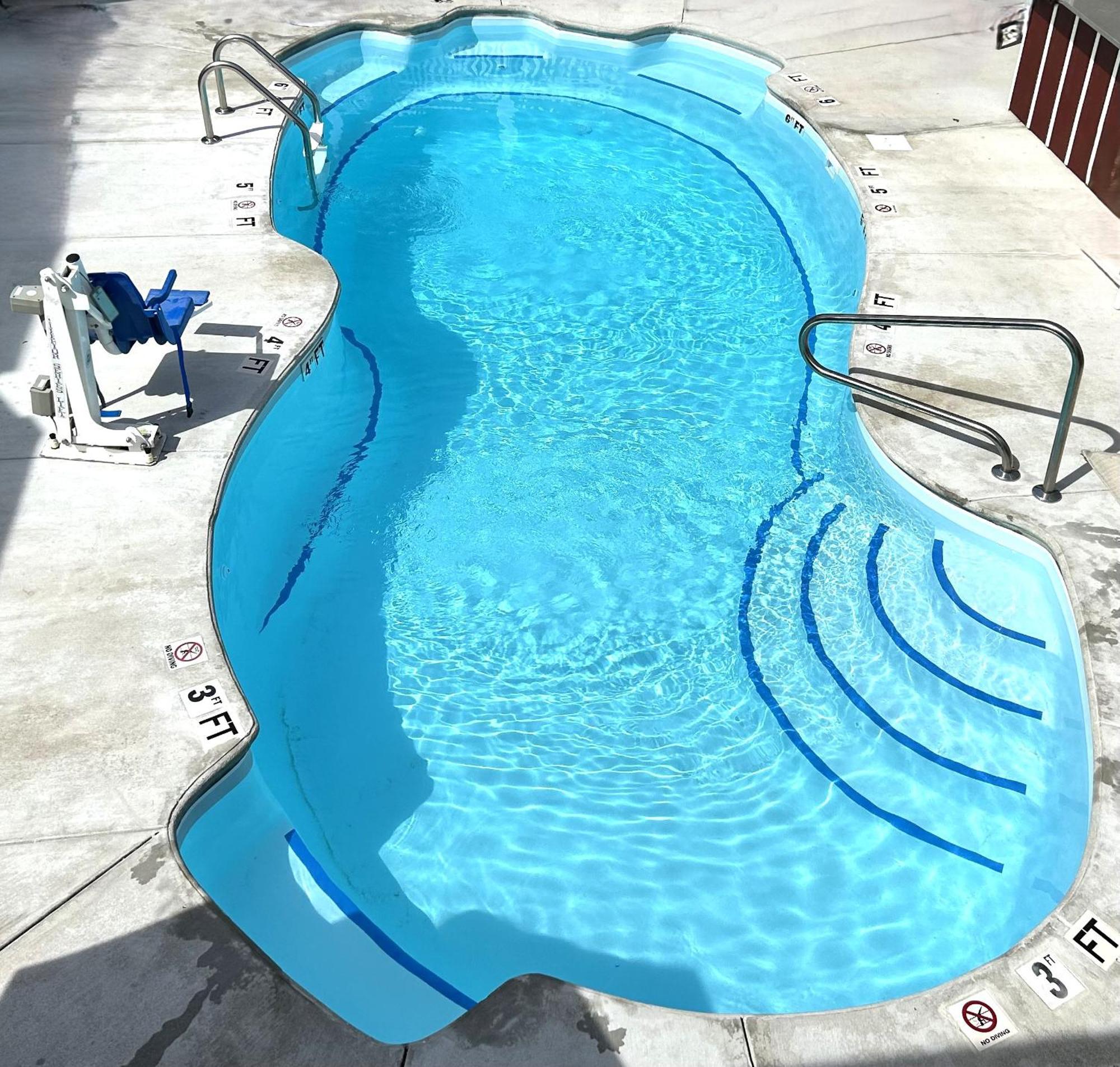 The Burgundy Inn Hotel And Apartments 2*