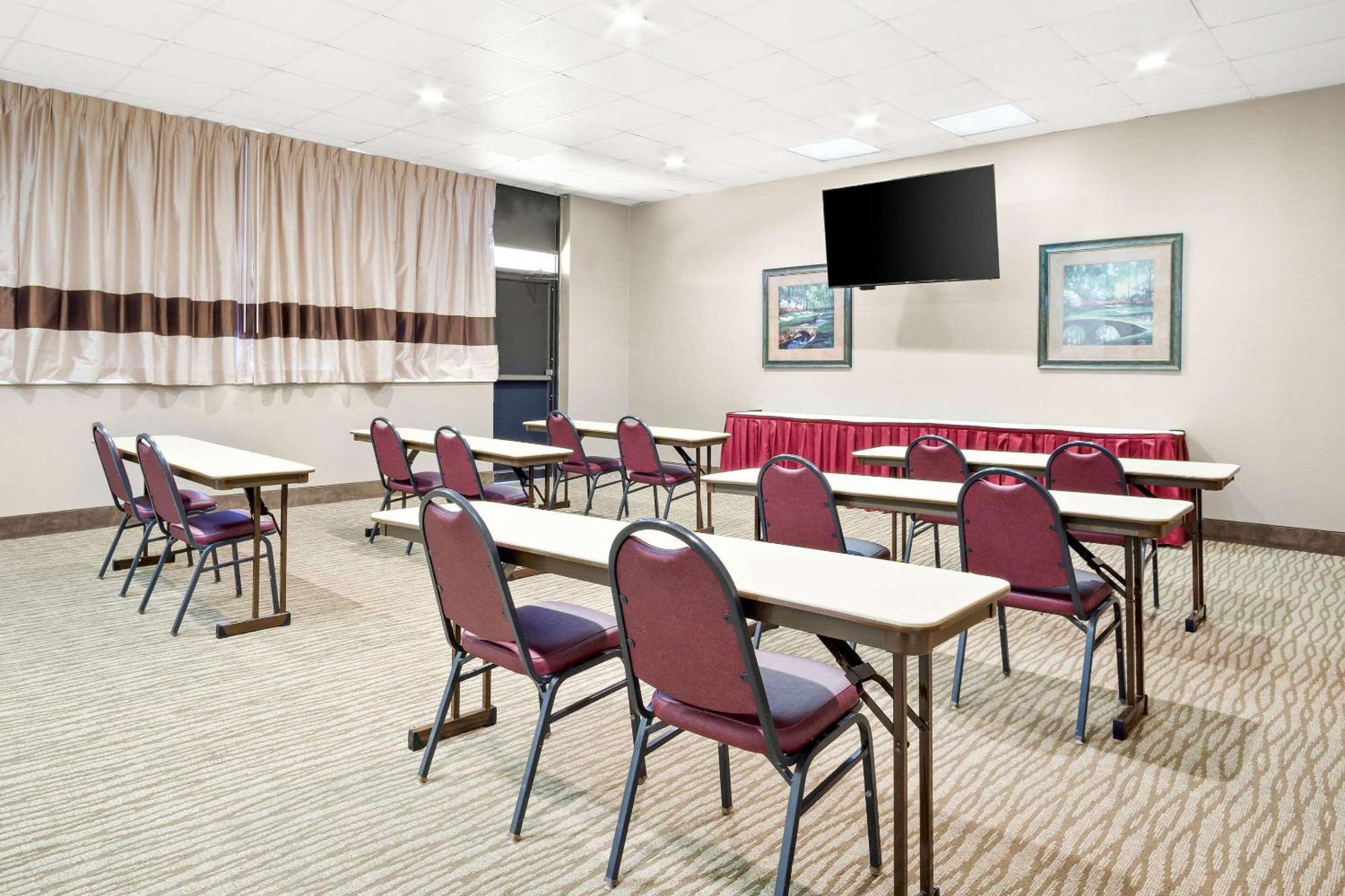 Inn Comfort Gold Coast 2*