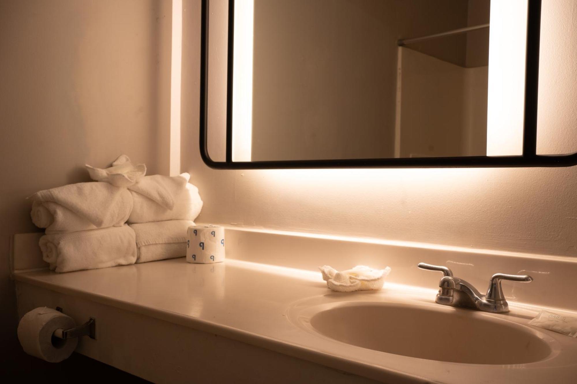 The Burgundy Inn Hotel And Apartments Motel 2*