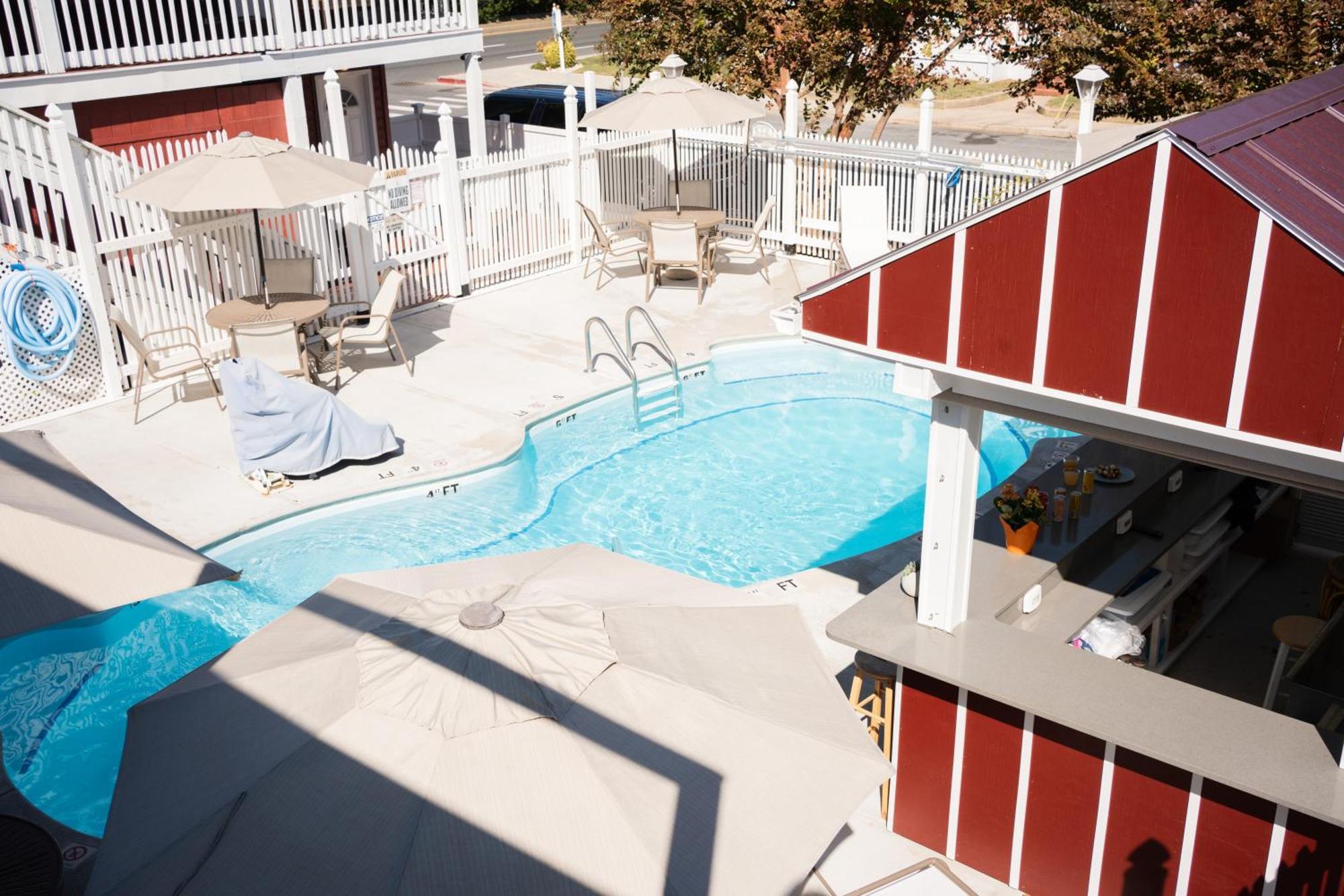 The Burgundy Inn Hotel And Apartments