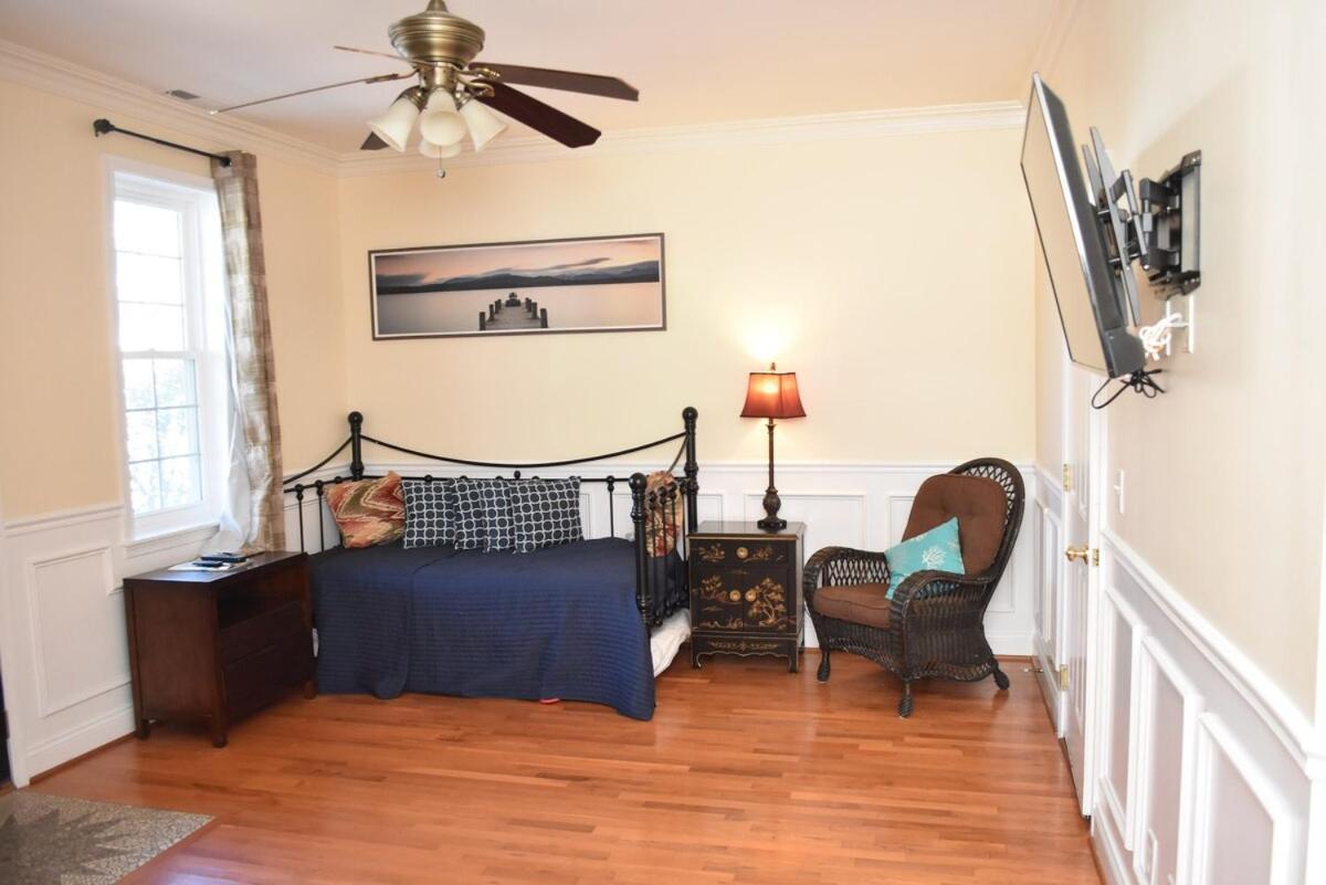 Alexander Mini Mansions 202a Holiday home *