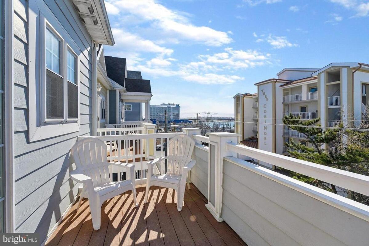 Alexander Mini Mansions 202a *