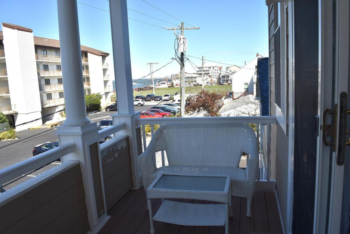 Alexander Mini Mansions 202a