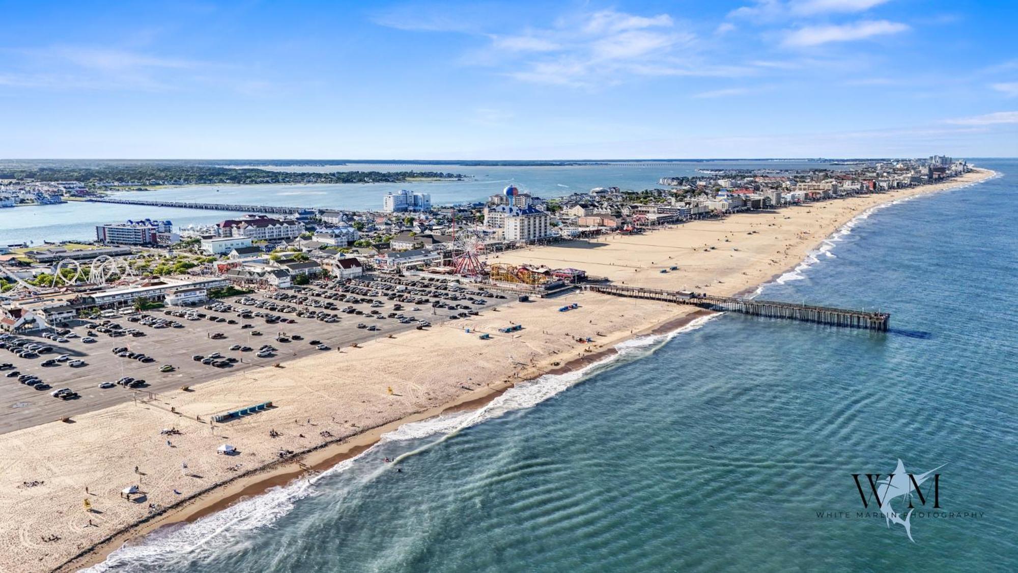 Charming 3-bedroom, 2-bathroom Townhouse Perfectly Located Near The Boardwalk * Ocean City