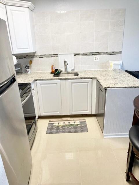 300 Robin Dr Walking Distance To Apartment *