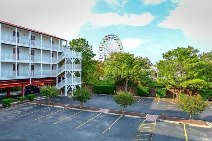 300 Robin Dr Walking Distance To Apartment