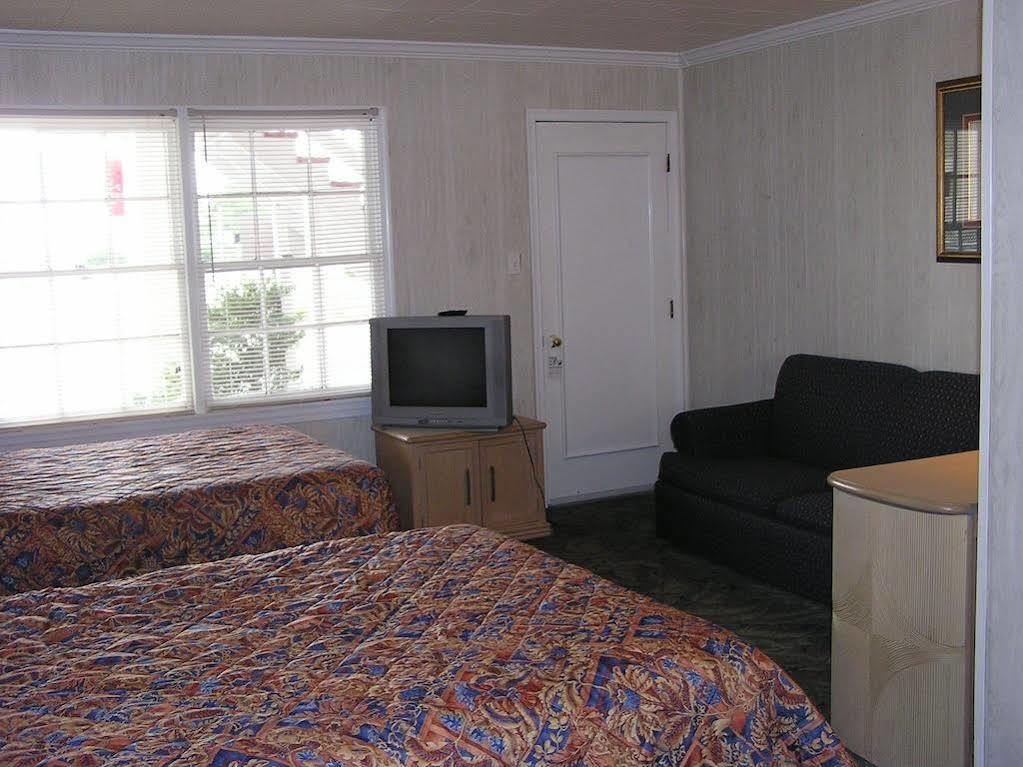 The Burgundy Inn Hotel And Apartments
